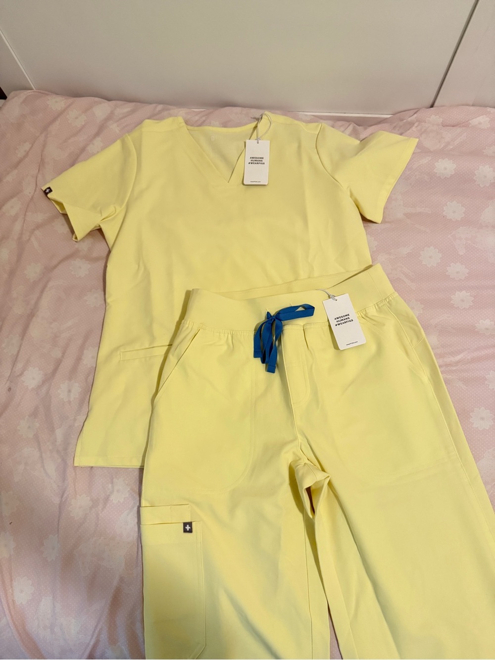 NWT Figs Sunlight Yellow Scrub Set Size Small Regular (Casma and Isabel Pants) - Picture 3 of 5